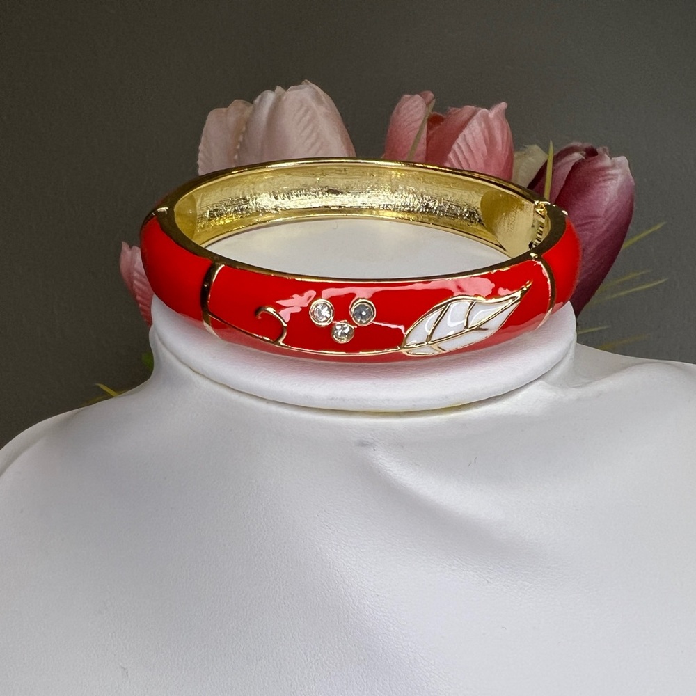 Red/White Leaf Enamel Clamp Bangle